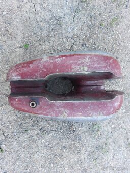 Prodám nádrž jawa čz malá kývačka na ampermetr. - 4