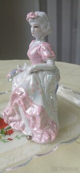Porcelánová soška ,,B" - 4