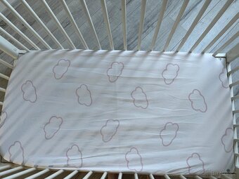 Dětská postýlka s matrací a prostěradly - 4