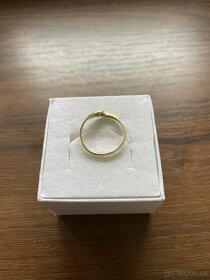 Zlatý dámský prsten se zirkonem - 4