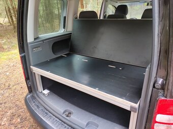 Obytná vestavba do VW Caddy - 4