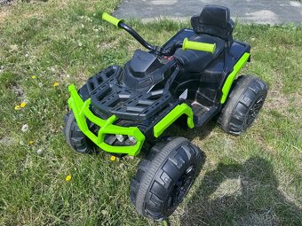 Dětské elektrická čtyřkolka černo-zelená - 4