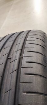 2ks 215/55/17 Goodyear 4823
Jsou v perfektním stavu. - 4
