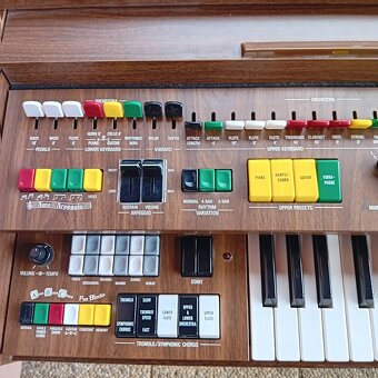 Prodám levně funkční klávesy YAMAHA - 4