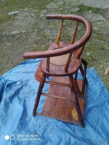 STARÁ DĚTSKÁ JÍDELNÍ STOLIČKA. - 4