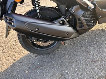 YAMAHA 125 MMAX skútr - 4