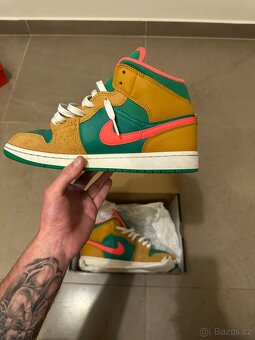 Nike Air Jordan 1 Mid SE Wheat Watermelon - 4