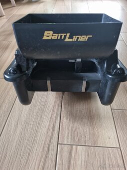 Zavážecí loďka Baitliner - 4