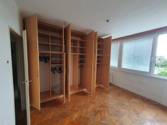Prodám tři elegantní skříně – ideální úložný prostor - 4