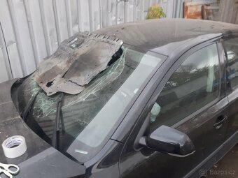 Prodám bouranou Škoda Octavia 2 jen komplet - 4