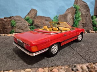 Prodám model 1:18 Mercedes Benz 350 SL - 4
