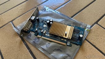 RETRO HW / ATI Radeon X300 SE / 128MB / Kompletní balení - 4