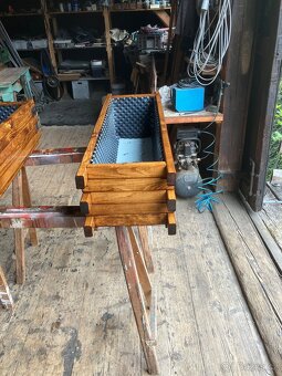 Dřevěný truhlík - 4