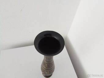 Indická, mosazná váza s dekorem - 4