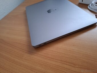Macbook Air 13 palců M1 8 GB RAM | 256 SSD - 4