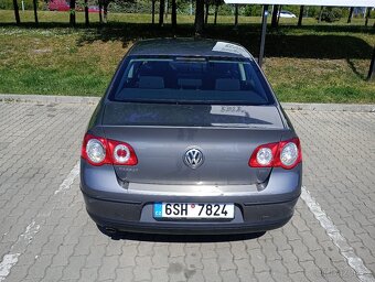 Volkswagen Passat (B6) 1.6 FSI - 4