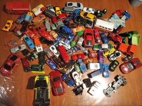 autíčka, garáž a hotwheels dráhy - 4