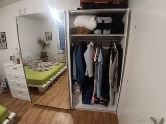 šatní skříň s velkým úložným prostorem - 4