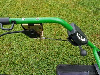 Prodám sekačku John Deer - 4