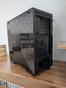Prodám PC skříň be quiet Dark Base 700 Midi Tower - 4