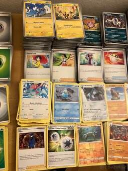 Velká spousta Pokemon karet, boxů, žetonů, krabiček - 4