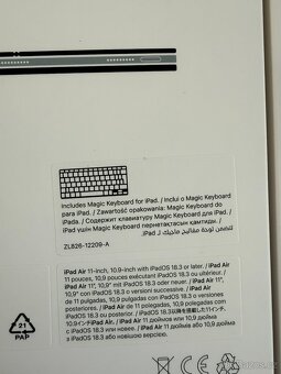Apple Magic Keyboard pro iPad 11" 2025, černá - 4