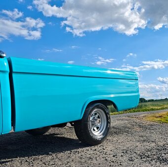 Ford F-100 PickupTruck - 4