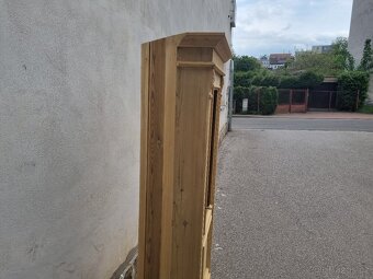 KRÁSNÁ SMRKOVÁ ROHOVÁ VITRÍNA PO RENOVACI - 4