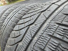 Zimní pneu 245 45 18 Michelin RFT - 4