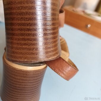 Dámské páskové kožené boty 41 - 4