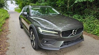 Volvo V60 B4 2.0 Cross Country, 1.majitel 2021, TOP stav - 4