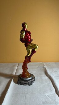 Marvel Gallery – Iron Man figurka 28 cm (bez krabice) - 4