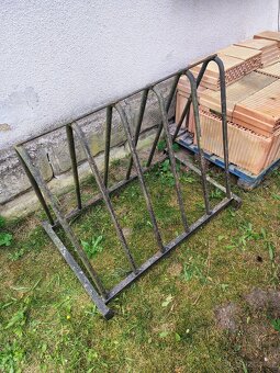 Stojan na jízdní kola - oboustranný, 5 a více kol - 4