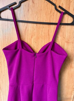 Společenské koktejlové šaty s rozparkem - WAL G - 4