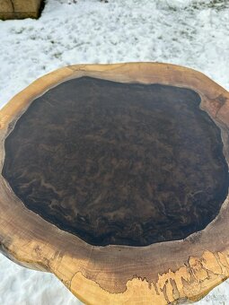 Ořechový stolek s pryskyřicí - 4