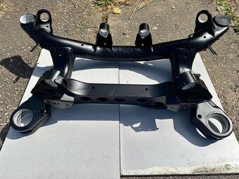 Zadní nápravnice (klec) e90/e87 - 4