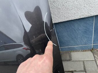 Prodám přední kapotu VW Passat CC r.v. 2009 - 4