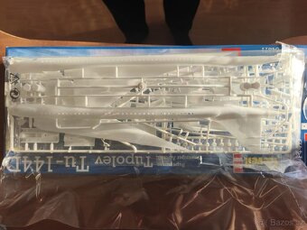 Model letadla TU - 144 D Revell - 4