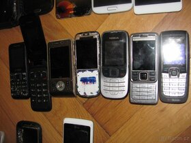 Sbírka starších telefonů - 4