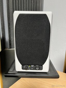 ADAM Audio Artist 3 Glossy White (cena za pár) - 4