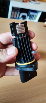 Prodám novou váhu vzduchu Pierburg pro koncernové vozy - 4