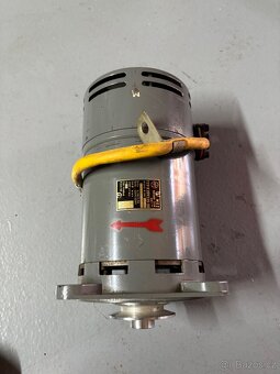 Elektromotor nový 220V 3000 ot. - 4
