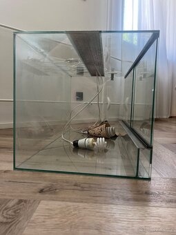 Terárium s dvojím větráním a elekroinstalací - 4