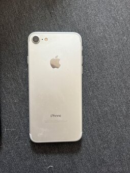 Apple iPhone 7 32GB - 4