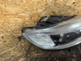 PRAVÉ PŘEDNÍ XENONOVÉ SVĚTLO AUDI Q7 4L 4L0941004A - 4