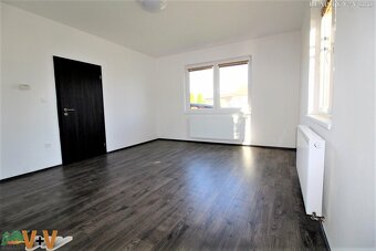 Pronájem bytu 1+1 o velikosti 44 m² v rodinném domě, lokalit - 4