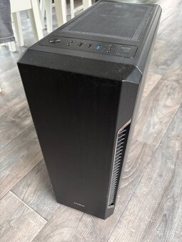 Ryzen 5600X – 32 GB DDR4 – AMD RX 580 8GB – 500 SSD - 4