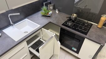 Nová kuchyňská linka Oresi rohová, z expozice. - 4