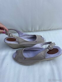 Krásné sandály Tommy Hilfiger na platforme (39) - 4