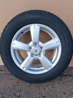 Toyota RAV4 17x7J- pneu M+S - - 4